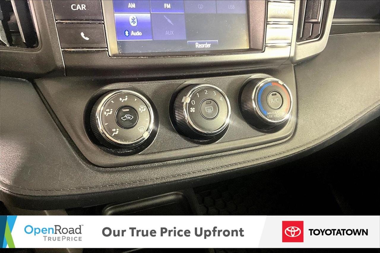 2018 Toyota RAV4 LE! LOADED! LOW MILEAGE! Photo
