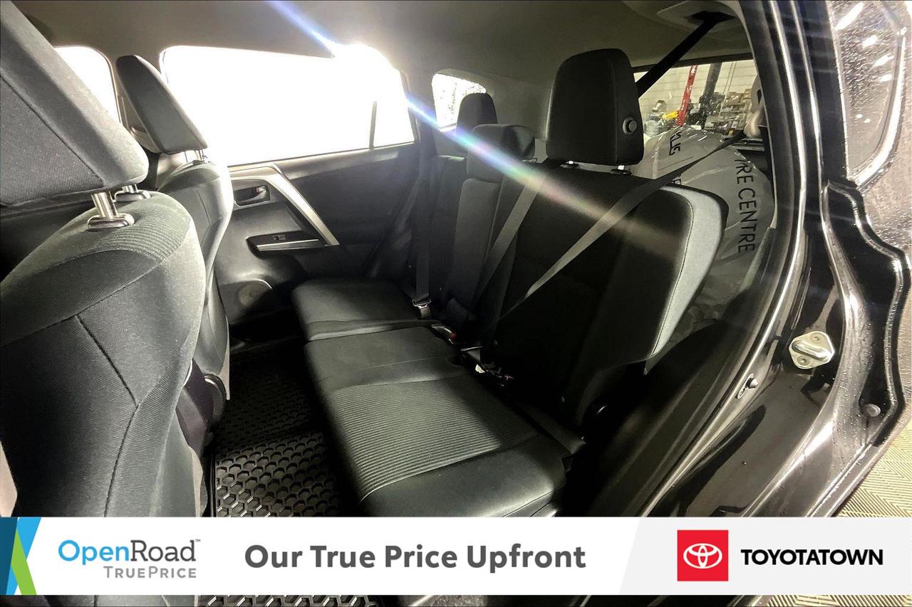 2018 Toyota RAV4 LE! LOADED! LOW MILEAGE! Photo