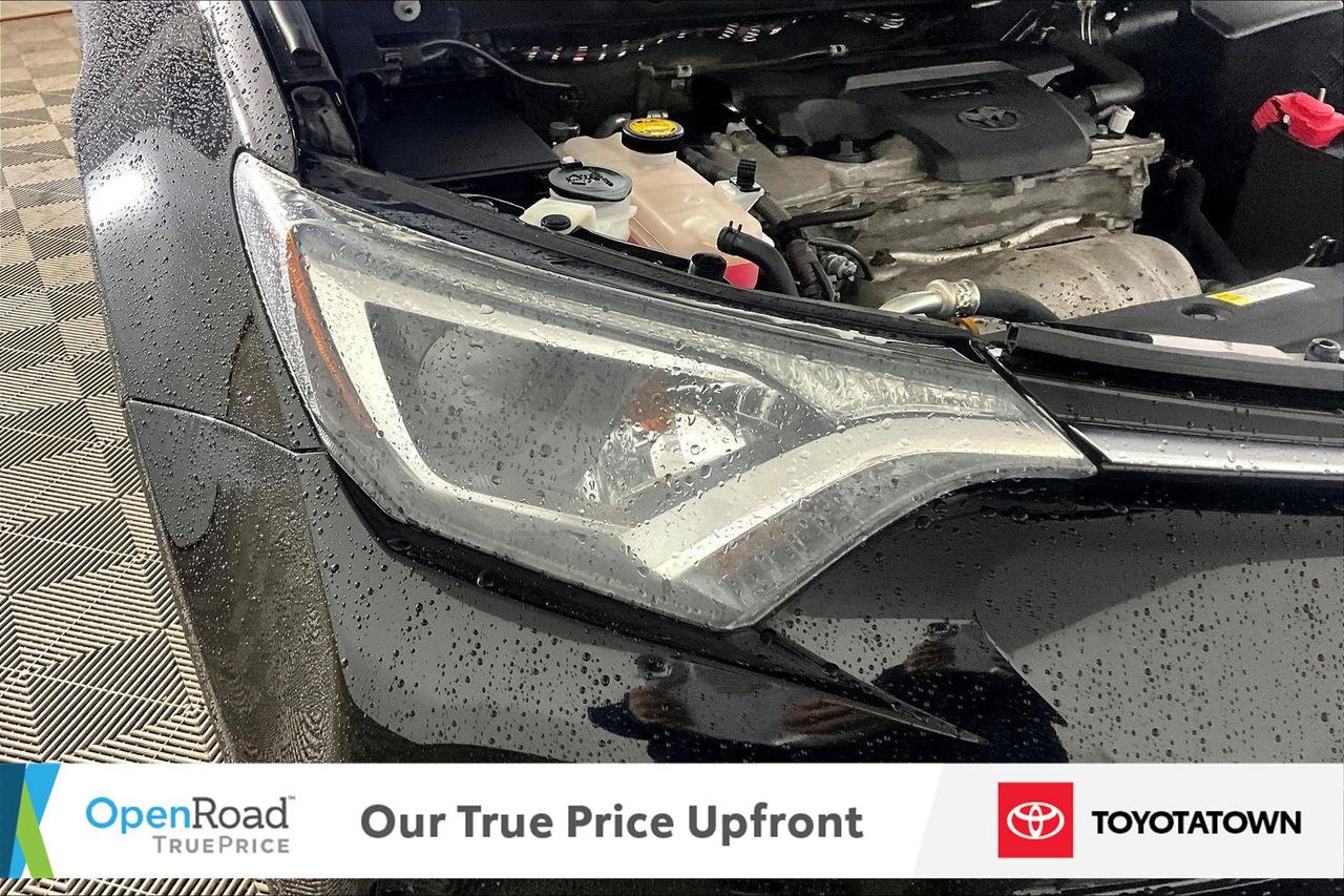 2018 Toyota RAV4 LE! LOADED! LOW MILEAGE! Photo