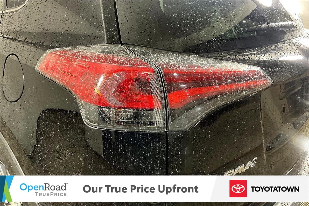 2018 Toyota RAV4 LE! LOADED! LOW MILEAGE! Photo