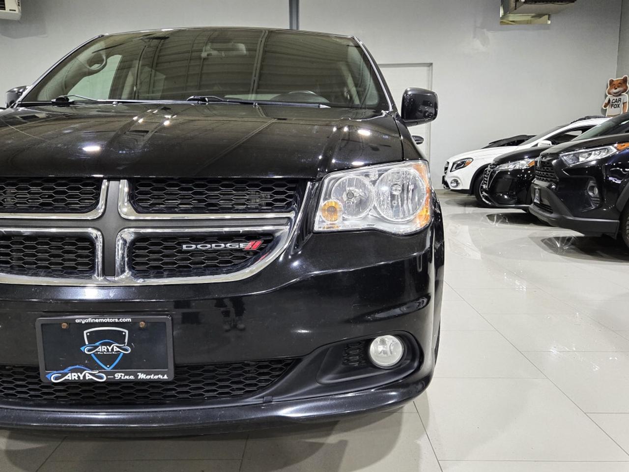 2019 Dodge Grand Caravan SXT Premium Plus NAVIGATION & BACKUP CAMERA NO Acc Photo