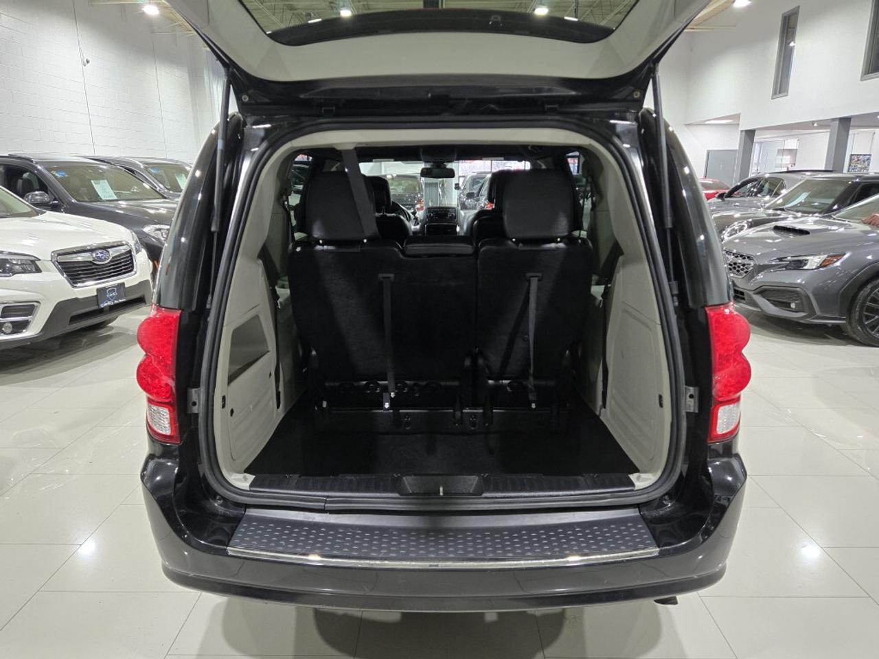 2019 Dodge Grand Caravan SXT Premium Plus NAVIGATION & BACKUP CAMERA NO Acc Photo