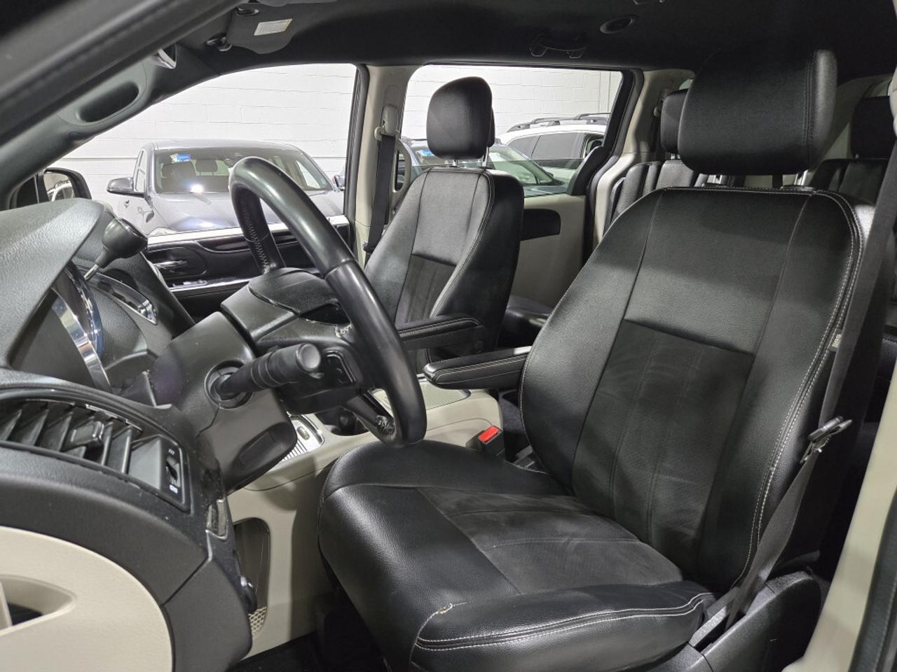 2019 Dodge Grand Caravan SXT Premium Plus NAVIGATION & BACKUP CAMERA NO Acc Photo