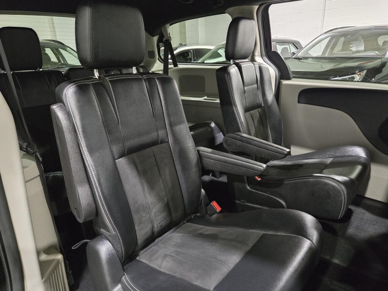 2019 Dodge Grand Caravan SXT Premium Plus NAVIGATION & BACKUP CAMERA NO Acc Photo