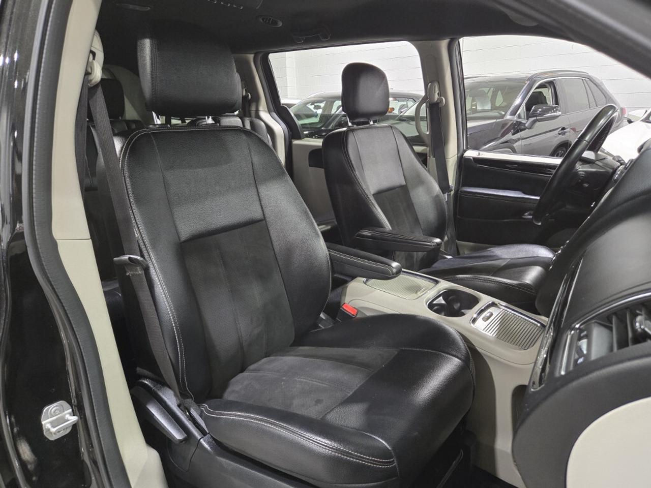 2019 Dodge Grand Caravan SXT Premium Plus NAVIGATION & BACKUP CAMERA NO Acc Photo
