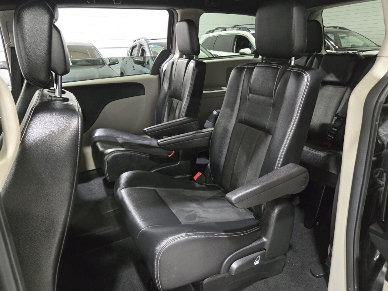 2019 Dodge Grand Caravan SXT Premium Plus NAVIGATION & BACKUP CAMERA NO Acc Photo