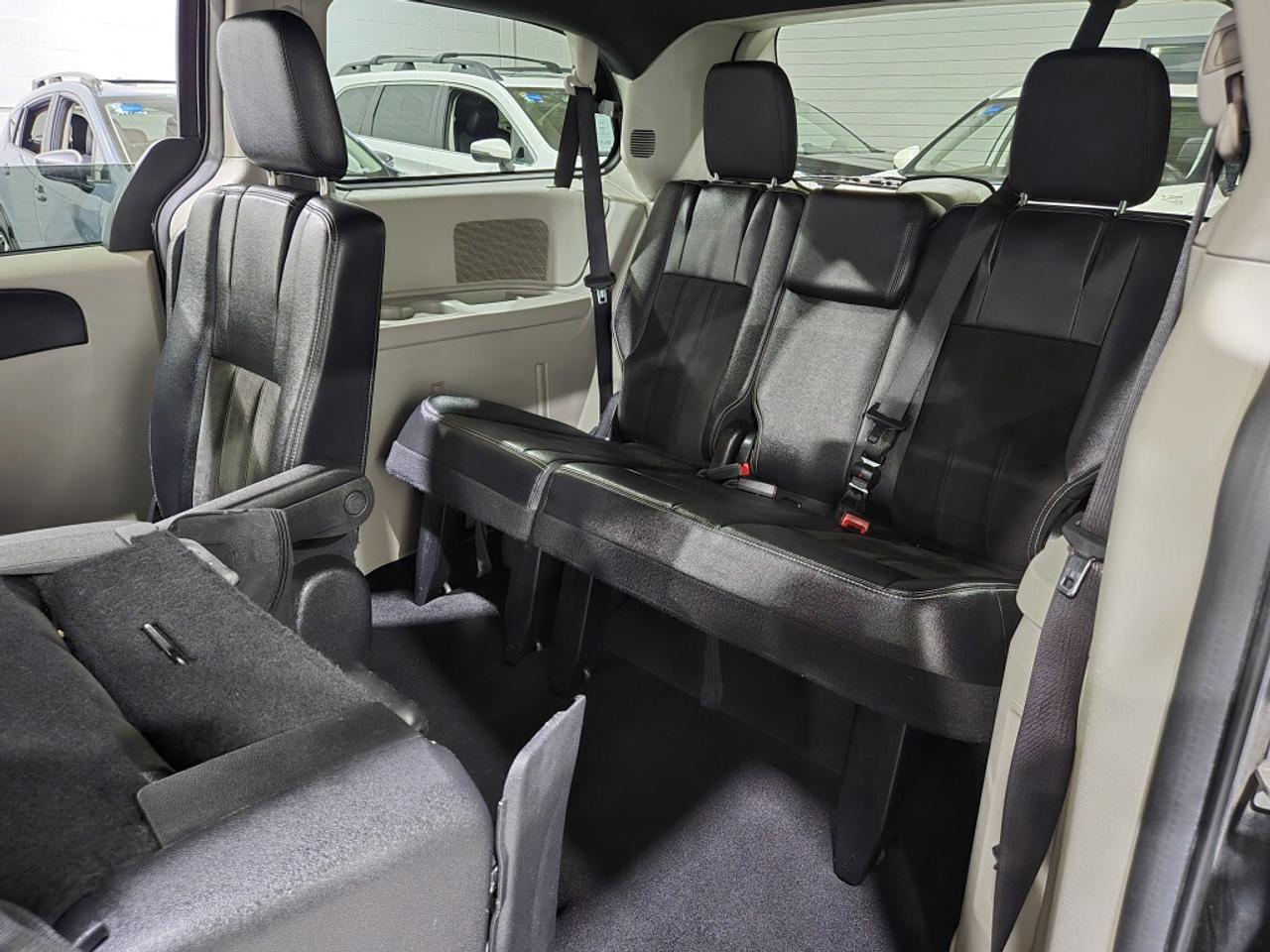 2019 Dodge Grand Caravan SXT Premium Plus NAVIGATION & BACKUP CAMERA NO Acc Photo