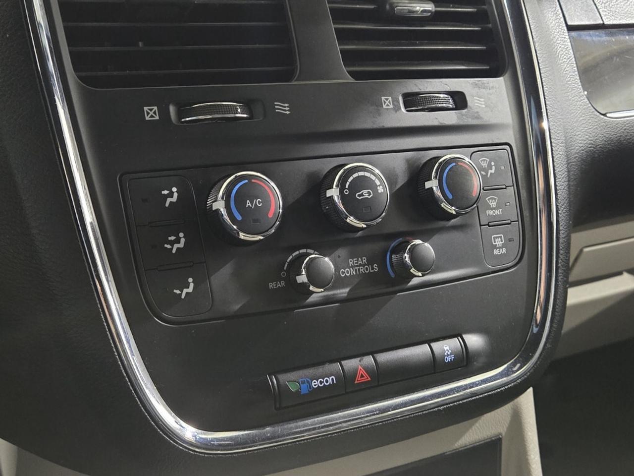2019 Dodge Grand Caravan SXT Premium Plus NAVIGATION & BACKUP CAMERA NO Acc Photo