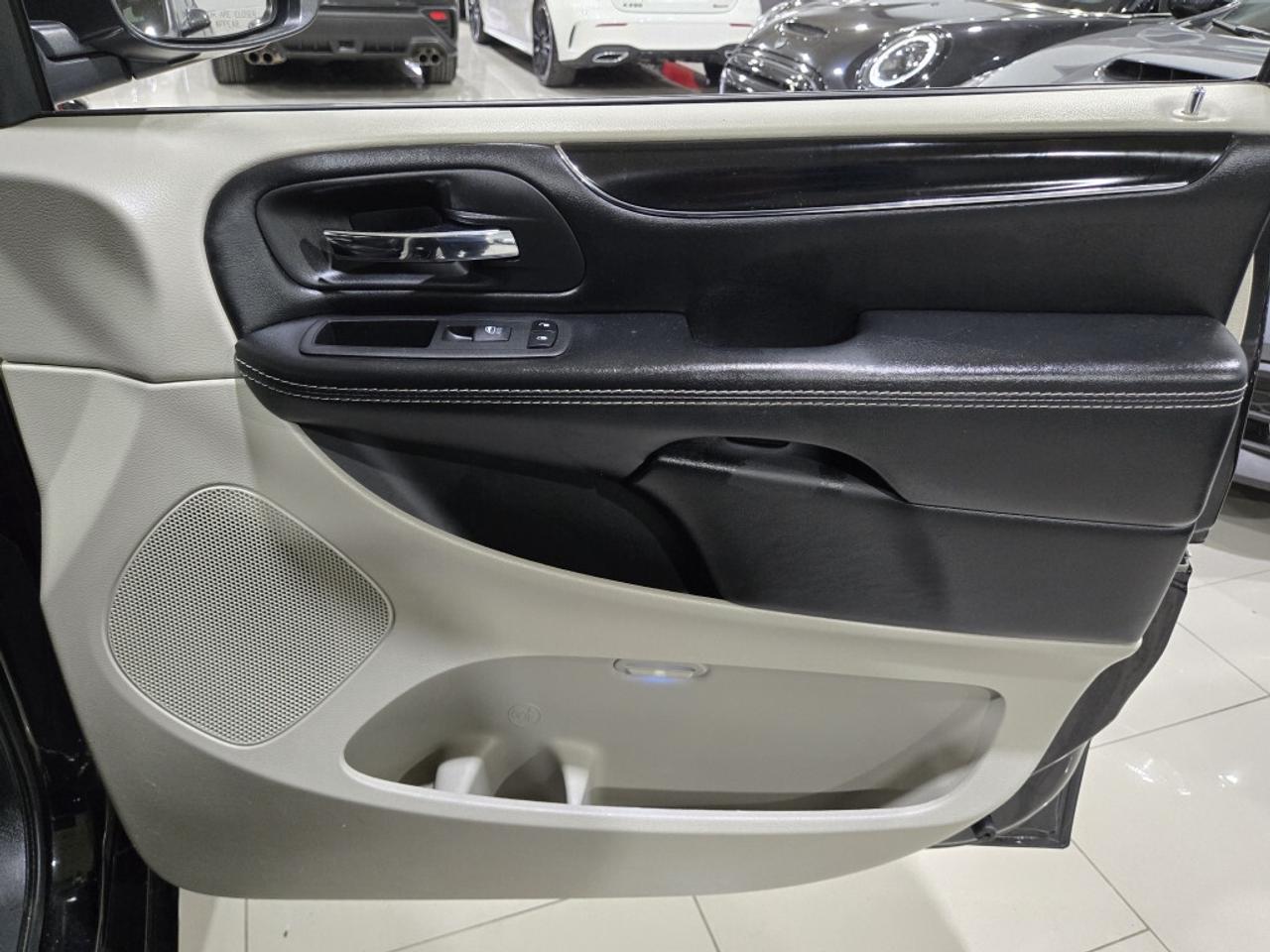 2019 Dodge Grand Caravan SXT Premium Plus NAVIGATION & BACKUP CAMERA NO Acc Photo