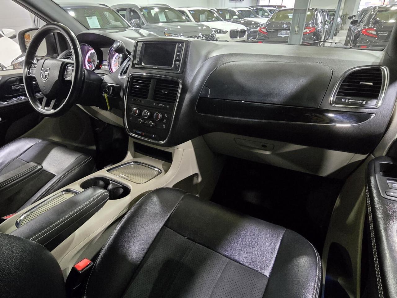 2019 Dodge Grand Caravan SXT Premium Plus NAVIGATION & BACKUP CAMERA NO Acc Photo