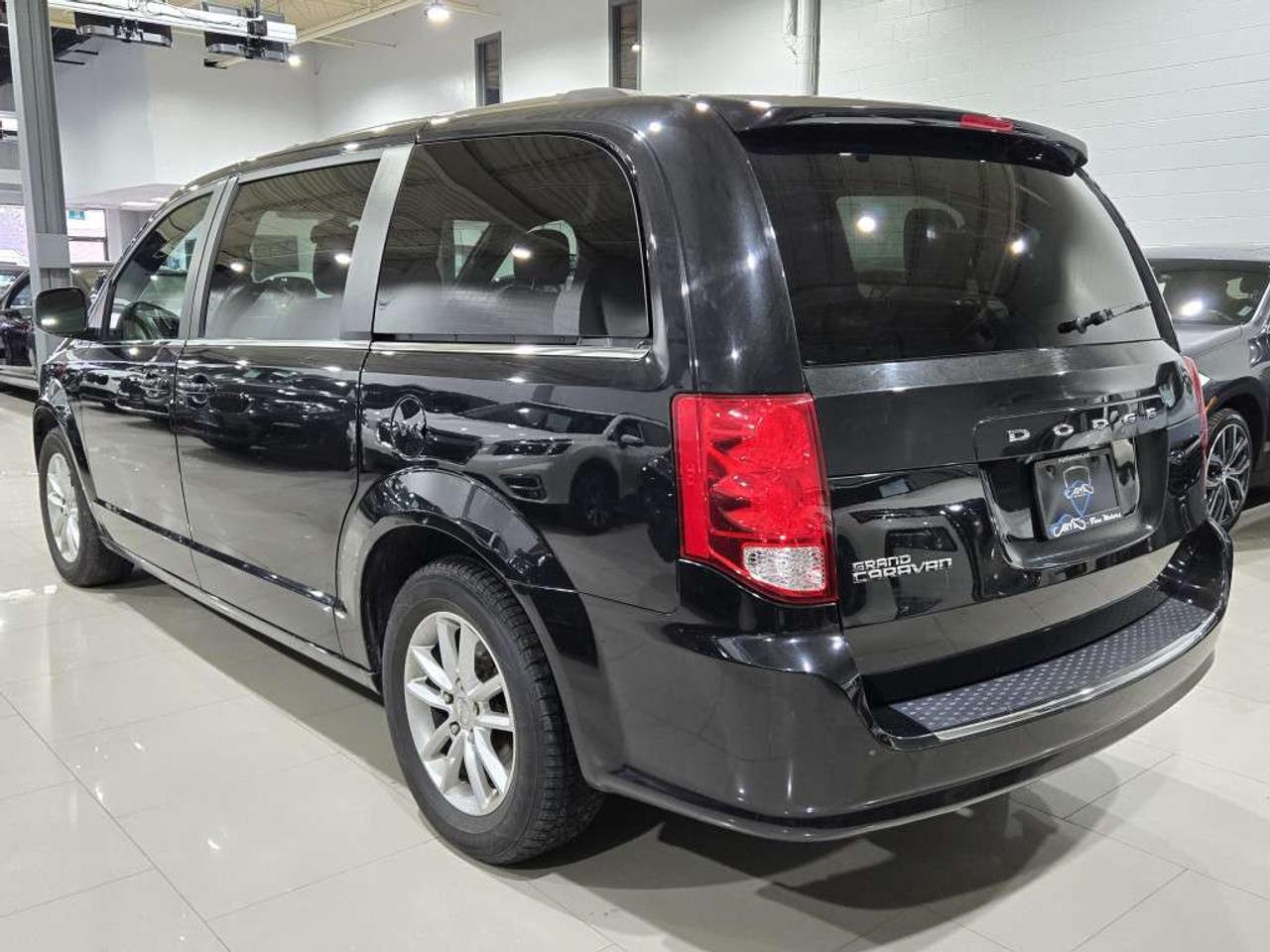2019 Dodge Grand Caravan SXT Premium Plus NAVIGATION & BACKUP CAMERA NO Accidents Leather & Alloys Photo4