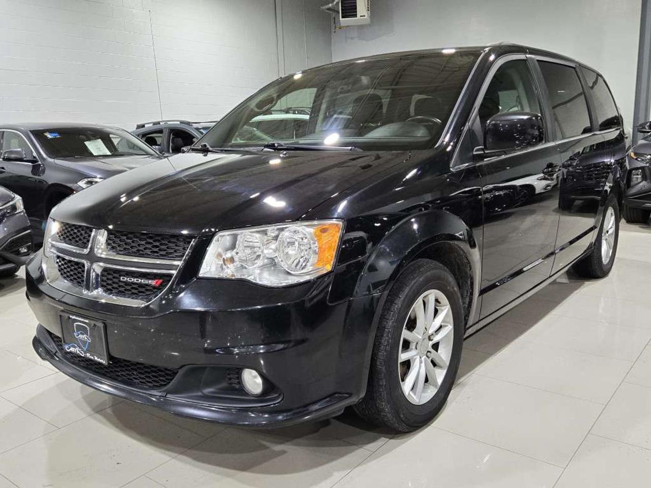 2019 Dodge Grand Caravan SXT Premium Plus NAVIGATION & BACKUP CAMERA NO Accidents Leather & Alloys Photo