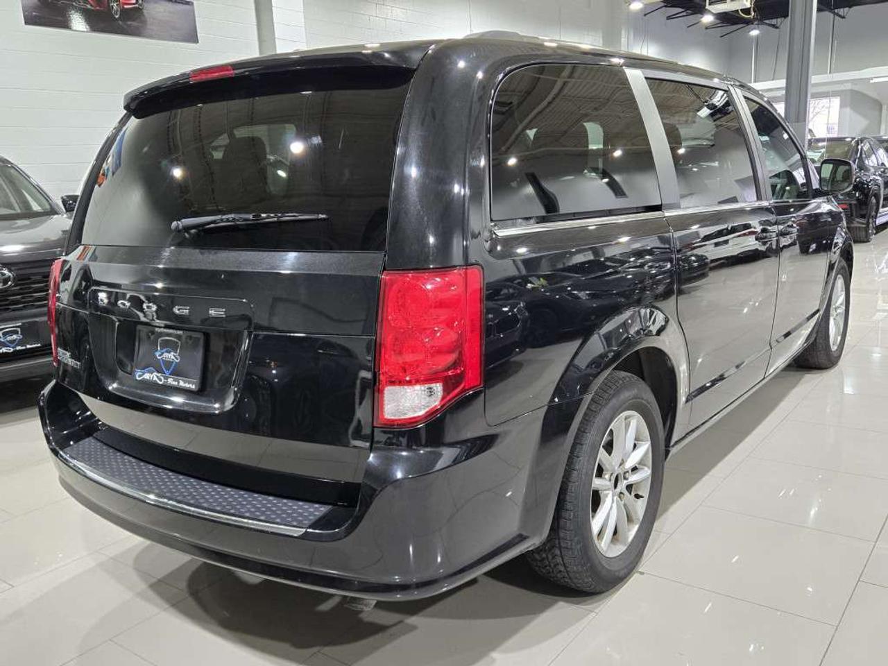 2019 Dodge Grand Caravan SXT Premium Plus NAVIGATION & BACKUP CAMERA NO Accidents Leather & Alloys Photo