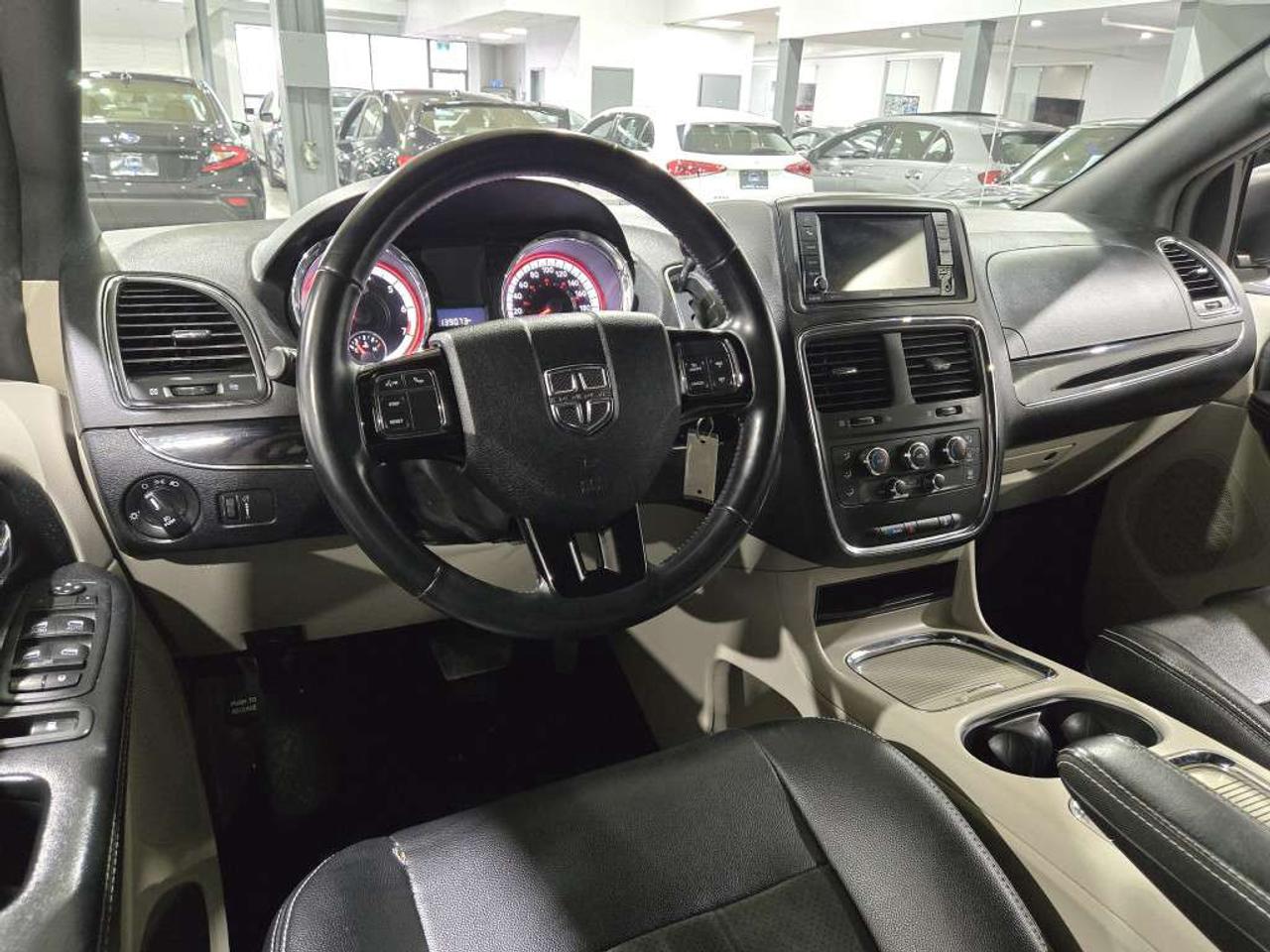 2019 Dodge Grand Caravan SXT Premium Plus NAVIGATION & BACKUP CAMERA NO Accidents Leather & Alloys Photo