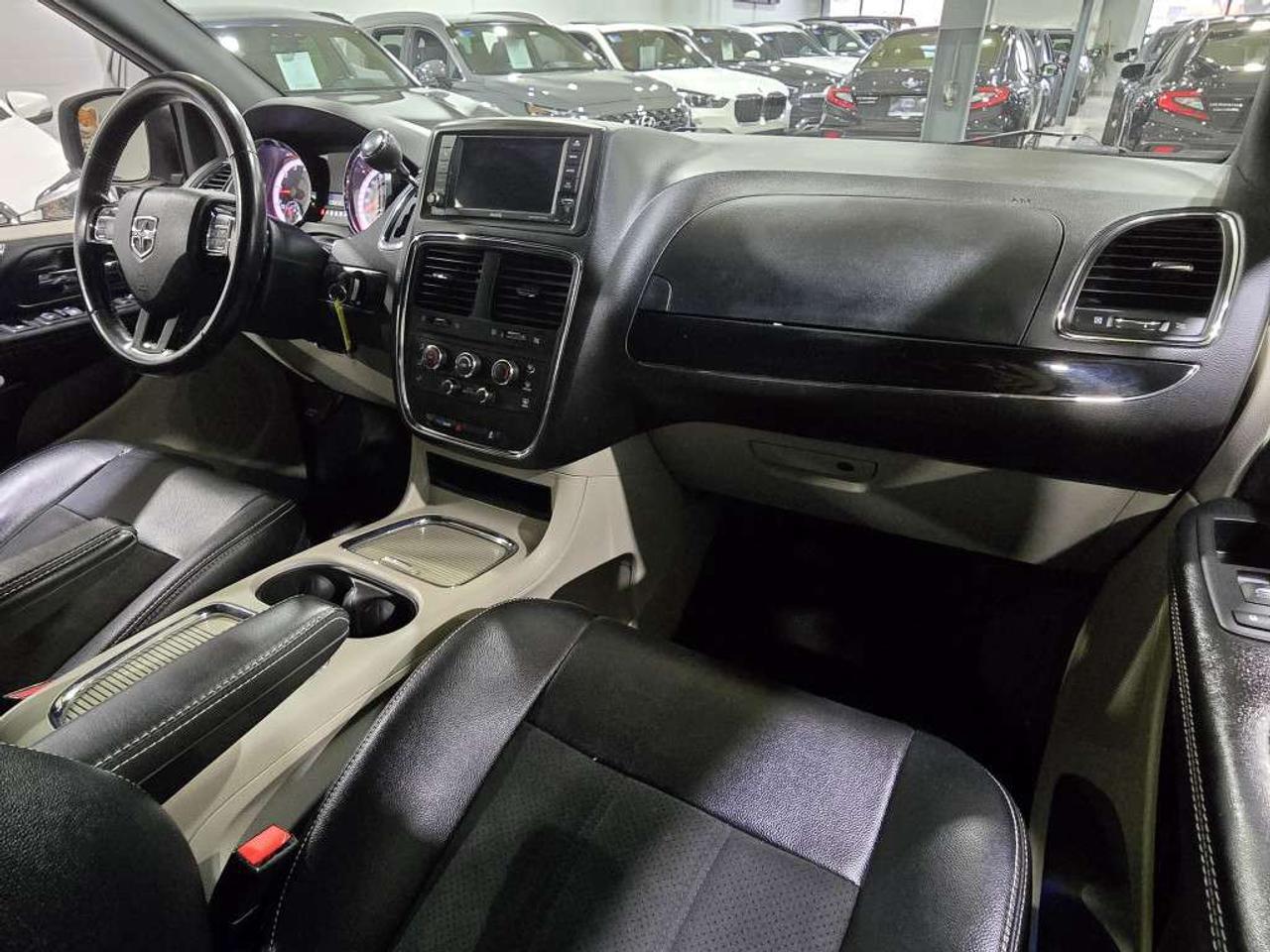 2019 Dodge Grand Caravan SXT Premium Plus NAVIGATION & BACKUP CAMERA NO Accidents Leather & Alloys Photo