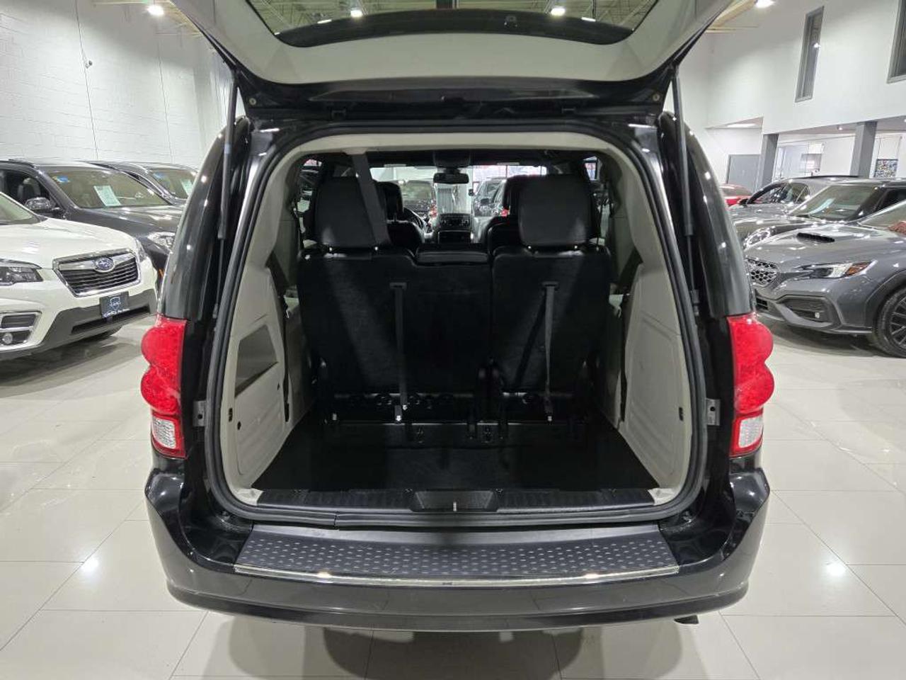 2019 Dodge Grand Caravan SXT Premium Plus NAVIGATION & BACKUP CAMERA NO Accidents Leather & Alloys Photo