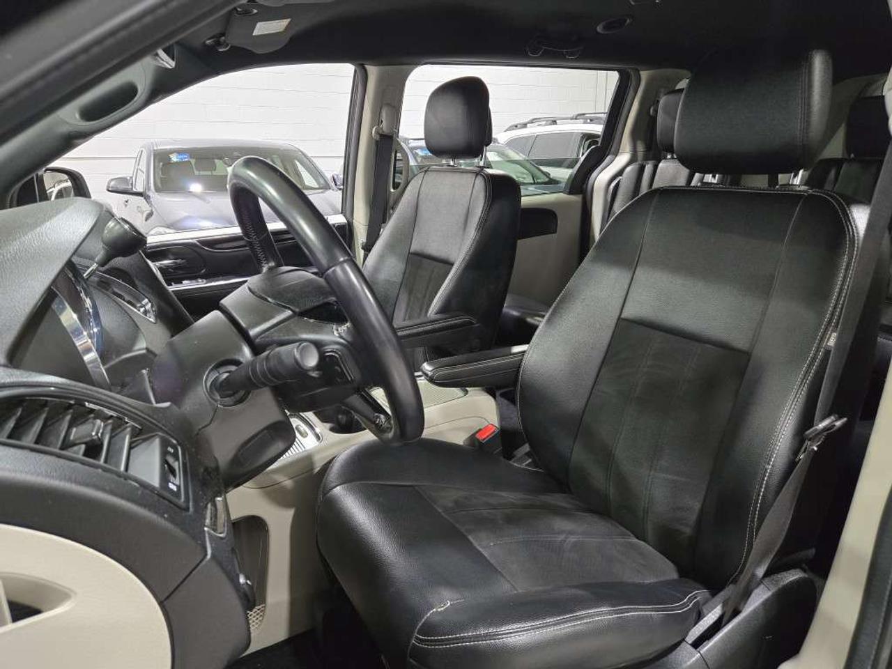 2019 Dodge Grand Caravan SXT Premium Plus NAVIGATION & BACKUP CAMERA NO Accidents Leather & Alloys Photo