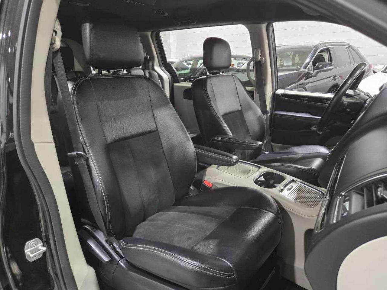 2019 Dodge Grand Caravan SXT Premium Plus NAVIGATION & BACKUP CAMERA NO Accidents Leather & Alloys Photo