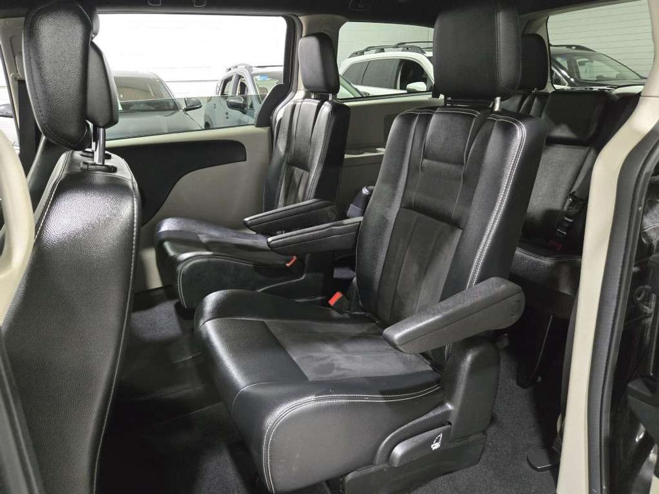 2019 Dodge Grand Caravan SXT Premium Plus NAVIGATION & BACKUP CAMERA NO Accidents Leather & Alloys Photo
