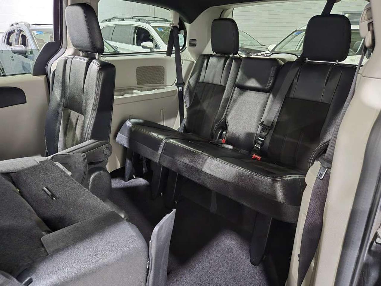 2019 Dodge Grand Caravan SXT Premium Plus NAVIGATION & BACKUP CAMERA NO Accidents Leather & Alloys Photo