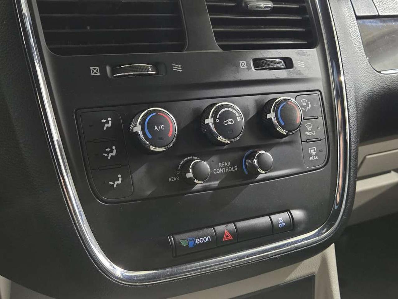 2019 Dodge Grand Caravan SXT Premium Plus NAVIGATION & BACKUP CAMERA NO Accidents Leather & Alloys Photo