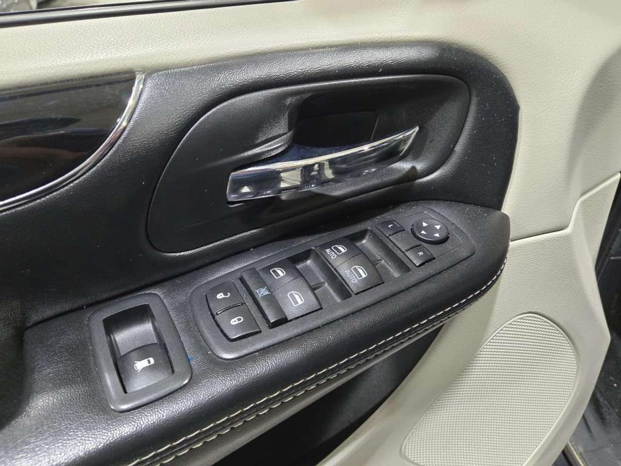 2019 Dodge Grand Caravan SXT Premium Plus NAVIGATION & BACKUP CAMERA NO Accidents Leather & Alloys Photo