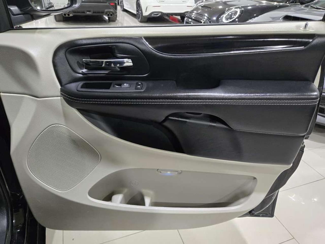 2019 Dodge Grand Caravan SXT Premium Plus NAVIGATION & BACKUP CAMERA NO Accidents Leather & Alloys Photo