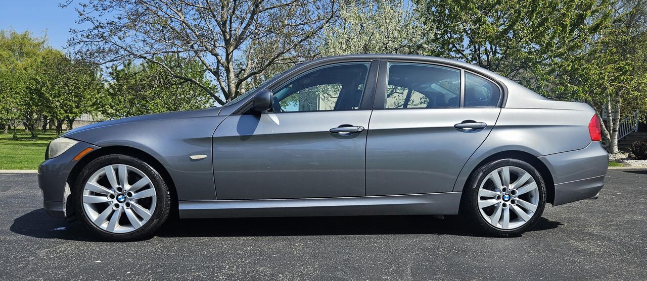 2011 BMW 3 Series 4dr Sdn 323i RWD.Low Kms,Drives Great! Photo