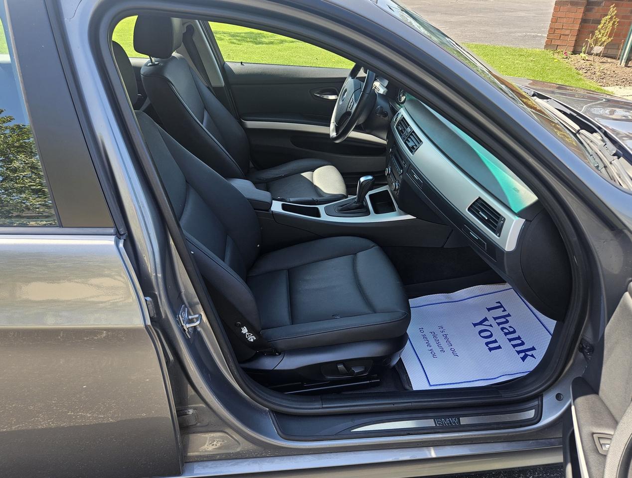 2011 BMW 3 Series 4dr Sdn 323i RWD.Low Kms,Drives Great! Photo