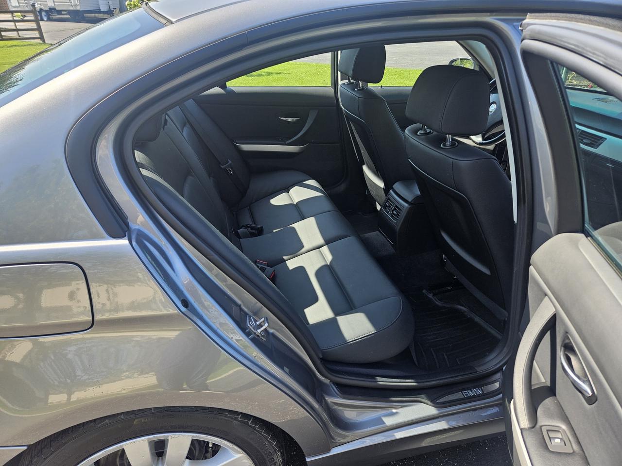 2011 BMW 3 Series 4dr Sdn 323i RWD.Low Kms,Drives Great! Photo