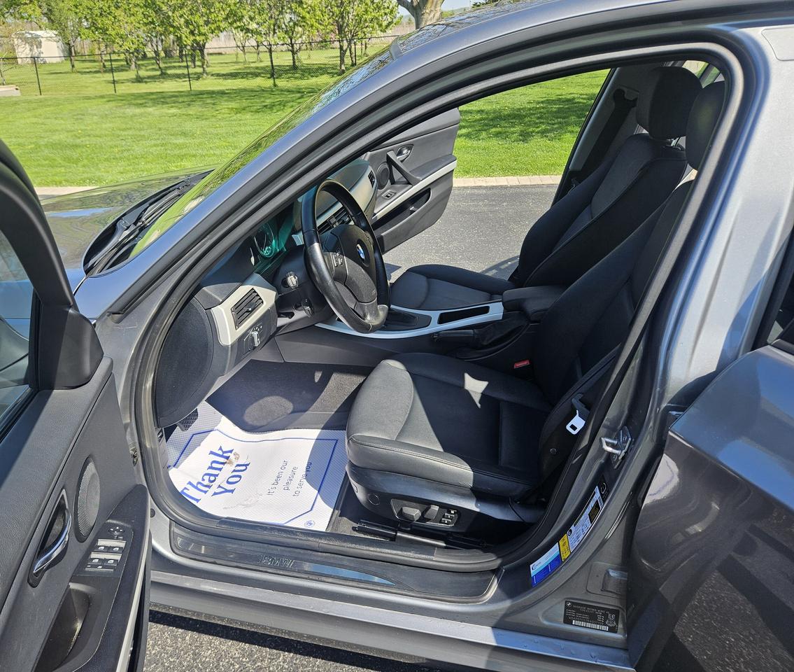 2011 BMW 3 Series 4dr Sdn 323i RWD.Low Kms,Drives Great! Photo