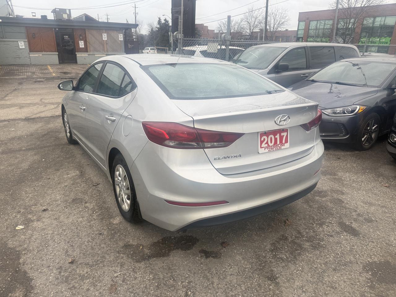 2017 Hyundai Elantra *** 3 YEAR WARRANTY INCLUDED *** Photo3