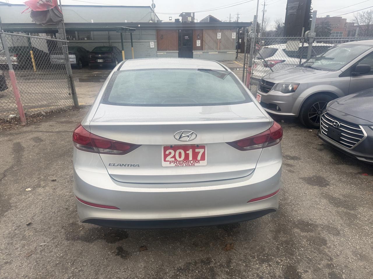 2017 Hyundai Elantra *** 3 YEAR WARRANTY INCLUDED *** Photo