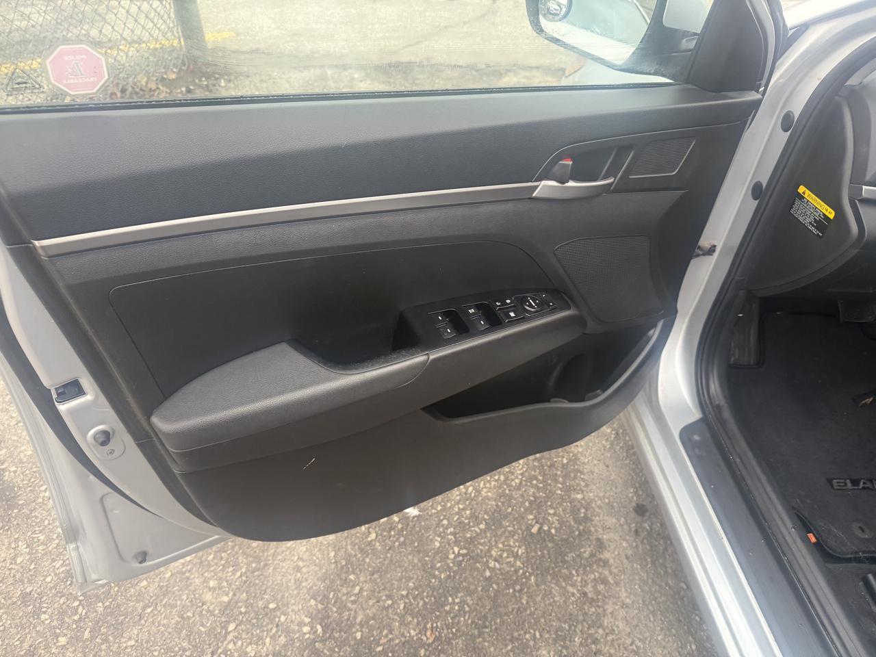 2017 Hyundai Elantra *** 3 YEAR WARRANTY INCLUDED *** Photo