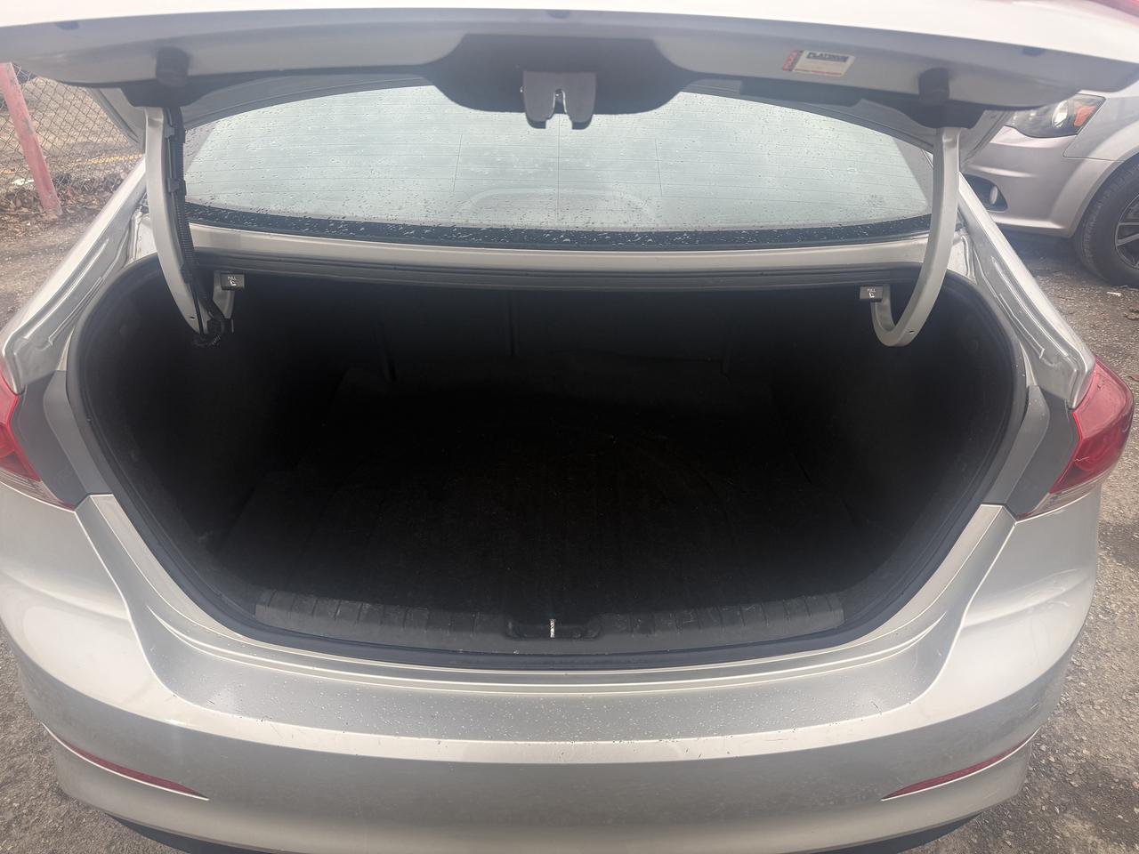 2017 Hyundai Elantra *** 3 YEAR WARRANTY INCLUDED *** Photo