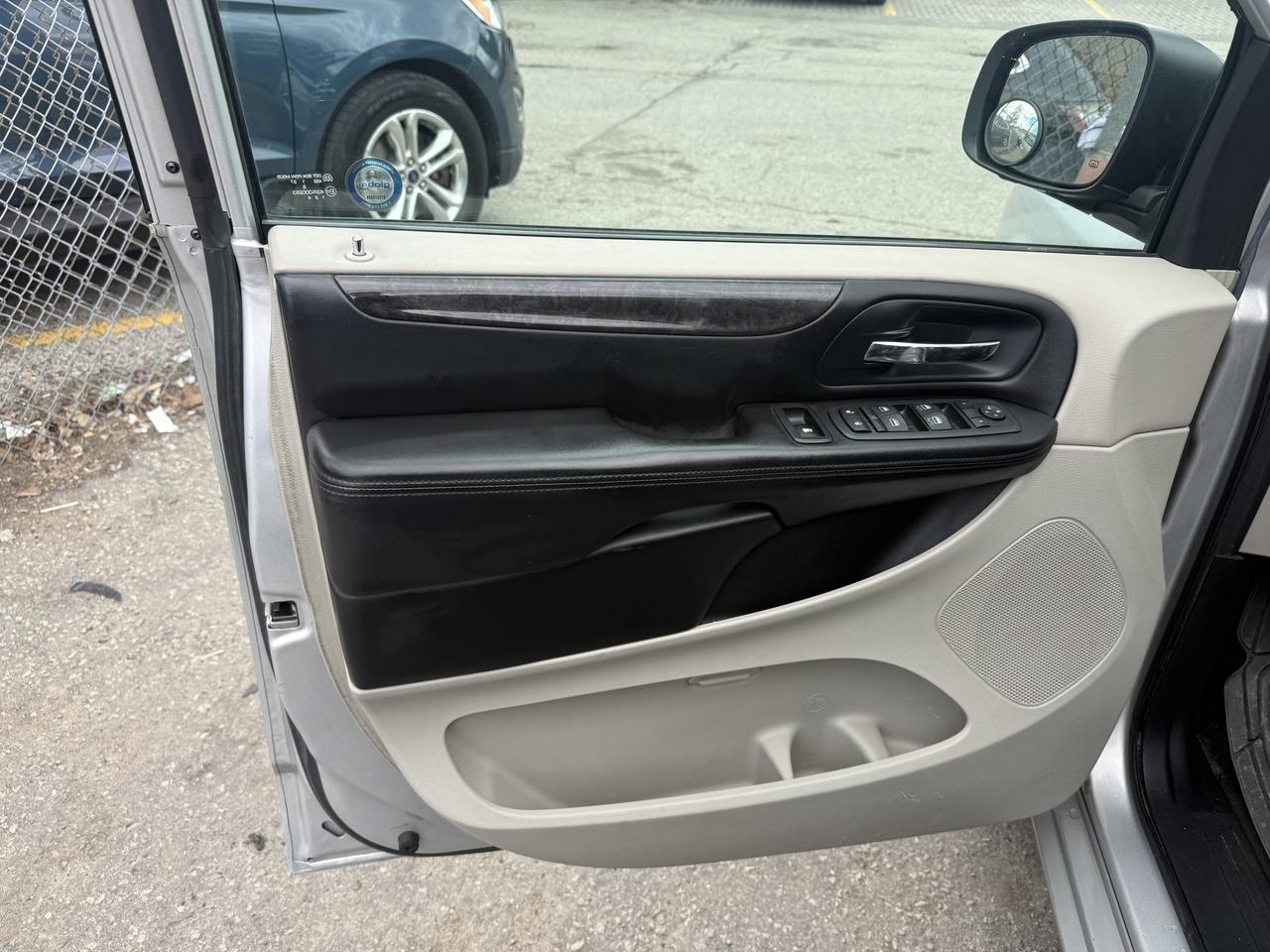 2012 Dodge Grand Caravan *** 3 YEAR WARRANTY INCLUDED *** Photo