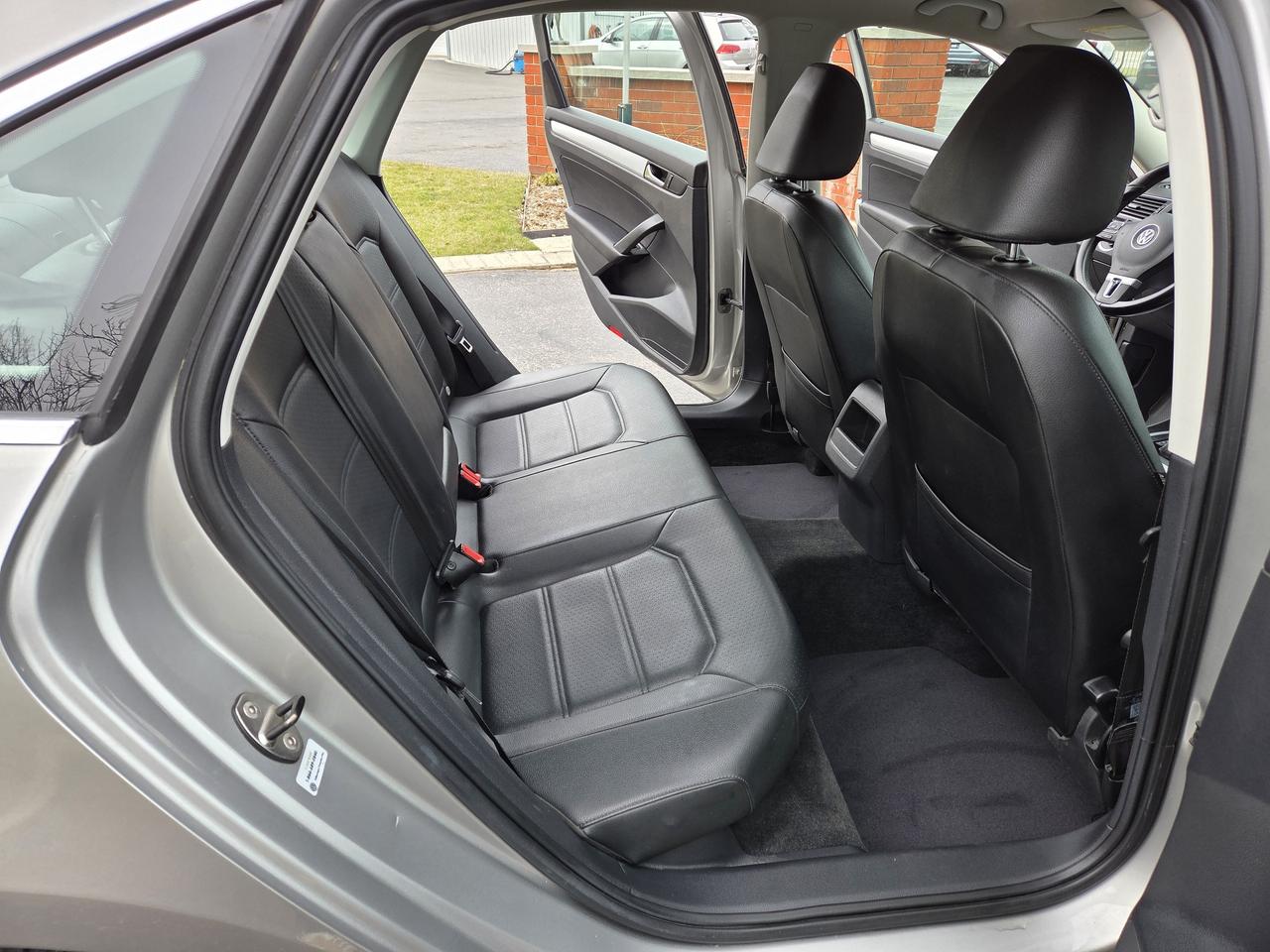 2012 Volkswagen Passat 2.0 TDI Auto Comfortline, Drives Great, Must See! Photo