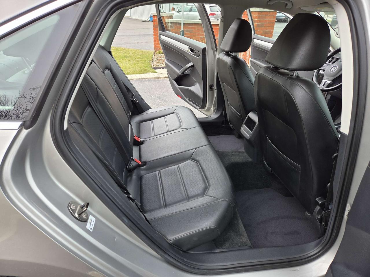 2012 Volkswagen Passat 2.0 TDI Auto Comfortline, Drives Great, Must See! Photo