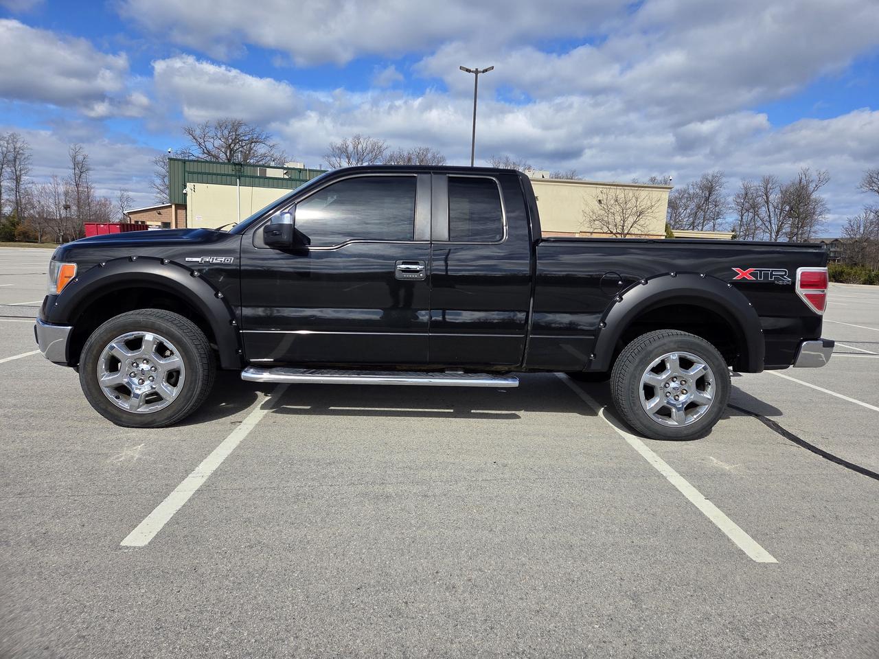 2013 Ford F-150 4WD SuperCab 145" XLT, DRIVES GREAT, MUST SEE! Photo