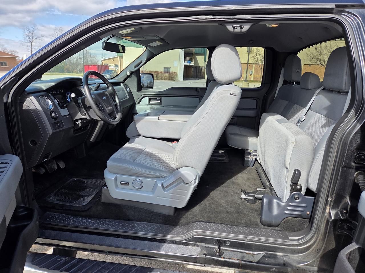 2013 Ford F-150 4WD SuperCab 145" XLT, DRIVES GREAT, MUST SEE! Photo