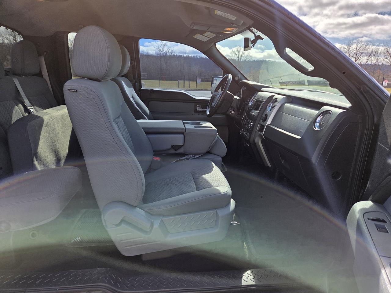 2013 Ford F-150 4WD SuperCab 145" XLT, DRIVES GREAT, MUST SEE! Photo