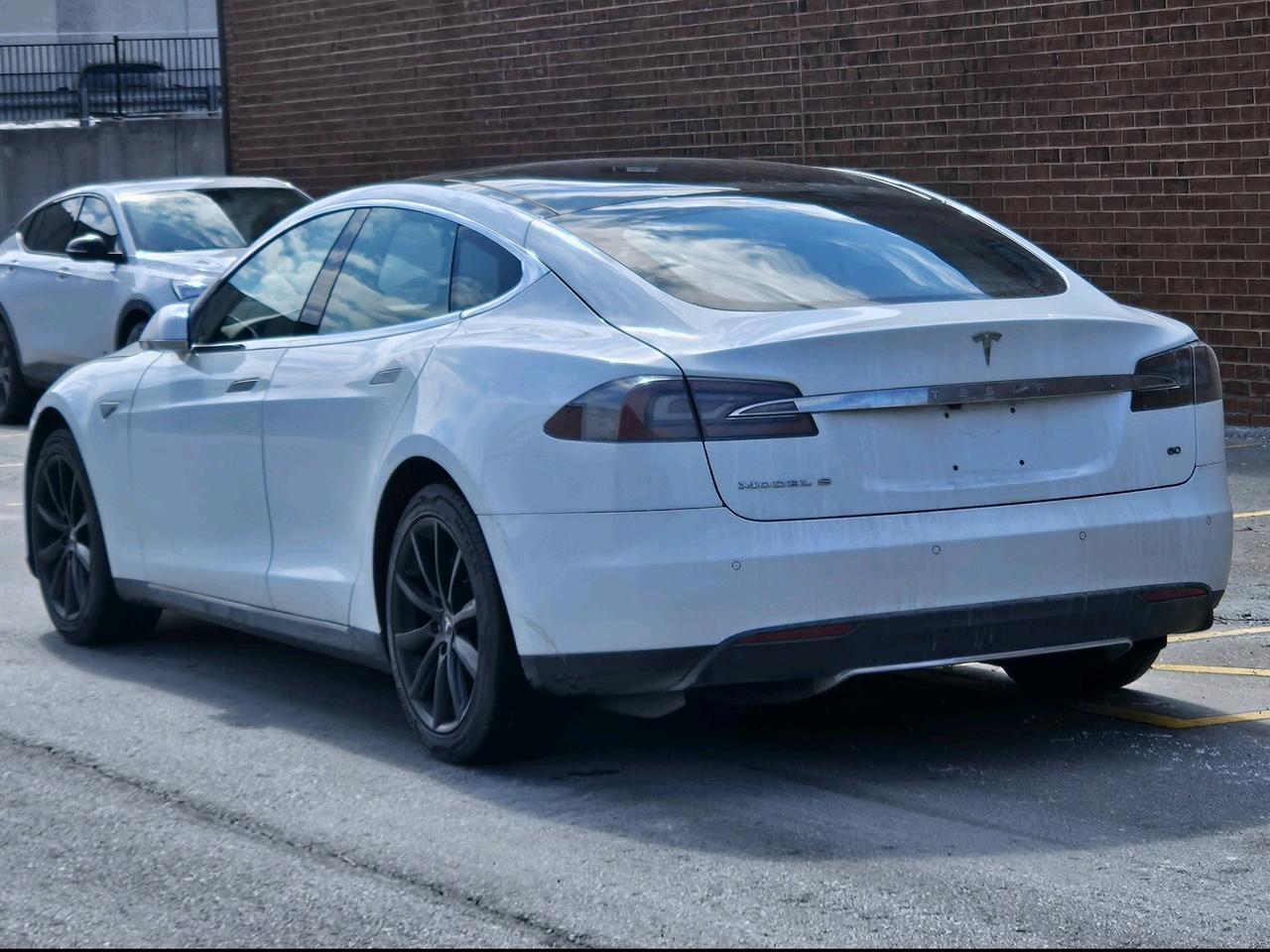 2014 Tesla Model S Performance Photo