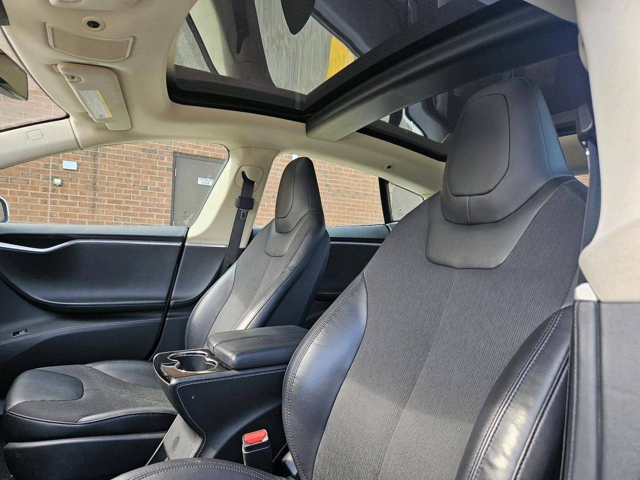 2014 Tesla Model S Performance Photo