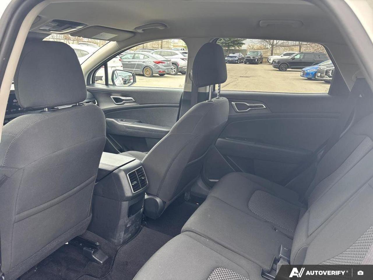 2024 Kia Sportage LX AWD   NO ACCIDENTS   HEATED SEATS   8.7L/100KM Photo
