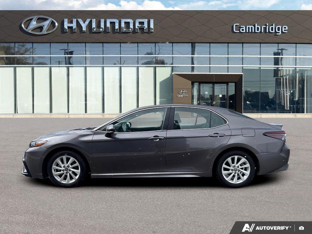 2024 Toyota Camry SE Photo3
