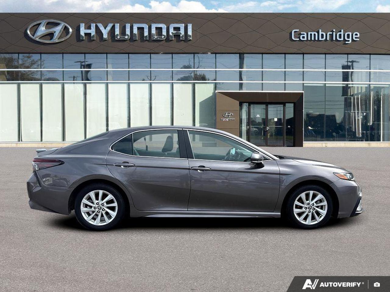 2024 Toyota Camry SE Photo