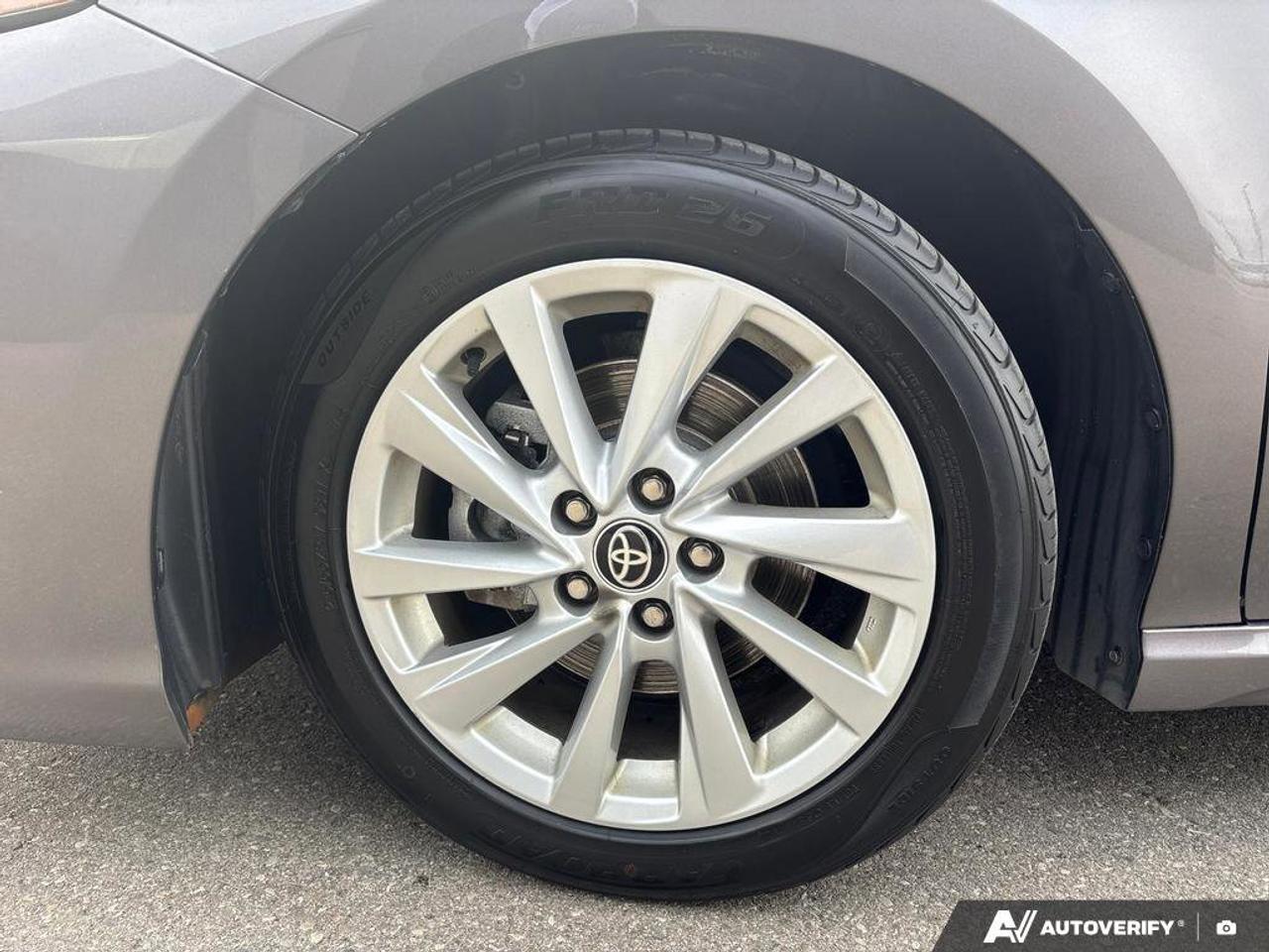 2024 Toyota Camry SE   NO ACCIDENTS   HEATED SEATS   6.1L/100KM Photo