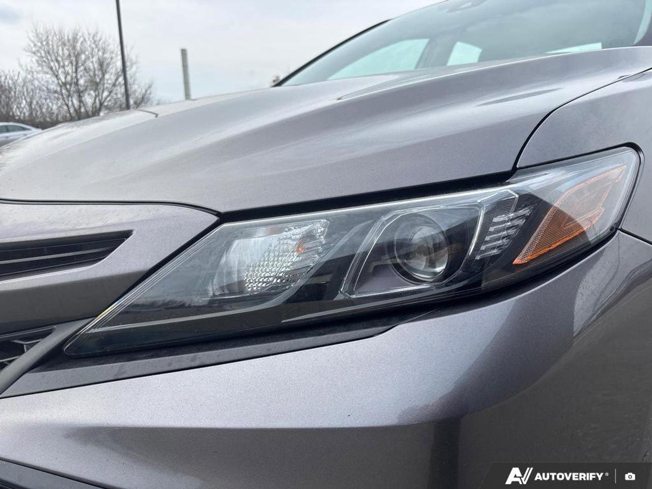 2024 Toyota Camry SE   NO ACCIDENTS   HEATED SEATS   6.1L/100KM Photo