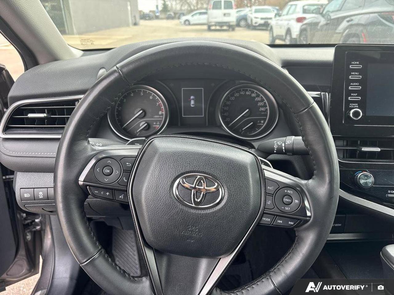 2024 Toyota Camry SE   NO ACCIDENTS   HEATED SEATS   6.1L/100KM Photo
