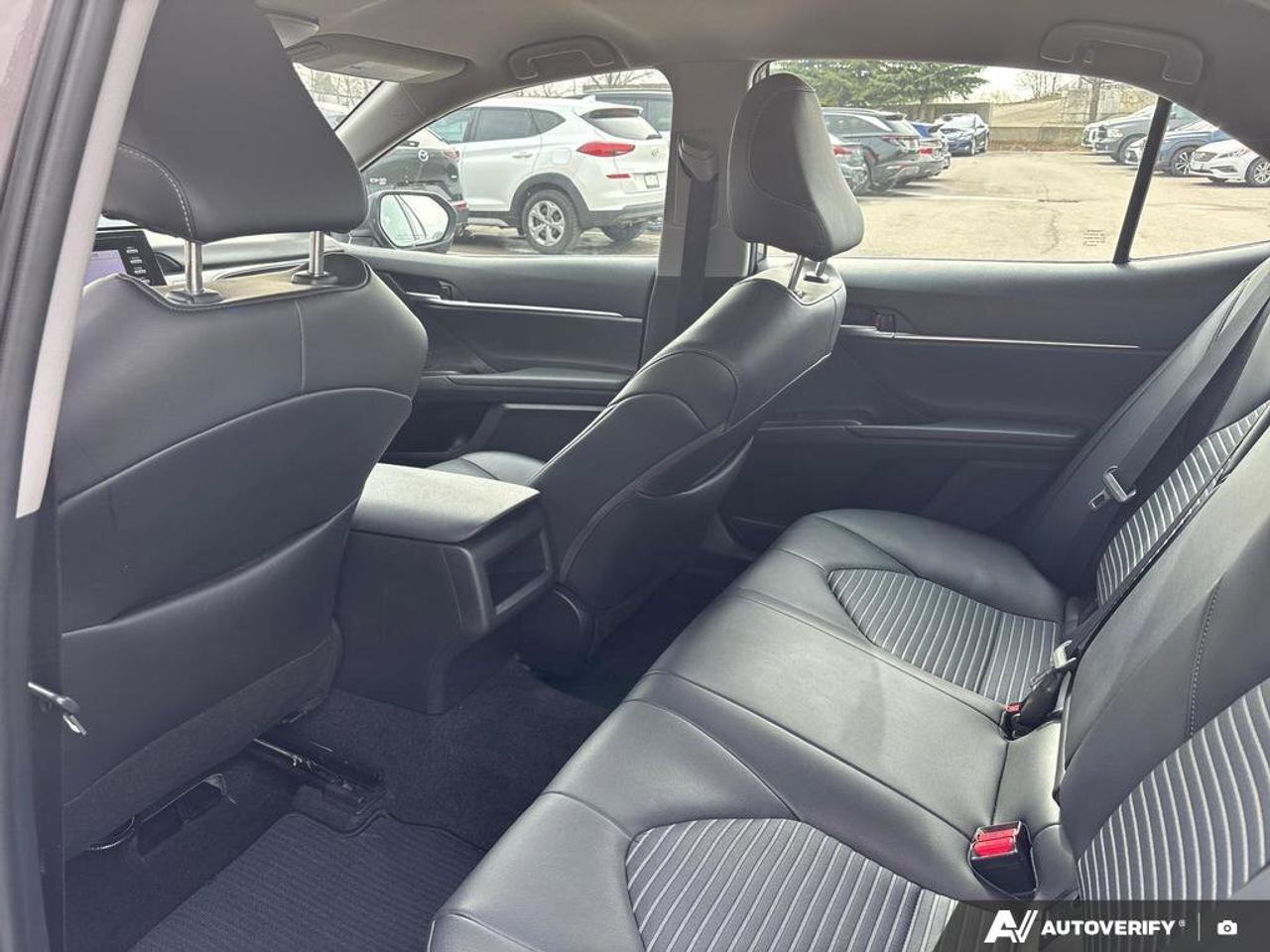 2024 Toyota Camry SE   NO ACCIDENTS   HEATED SEATS   6.1L/100KM Photo